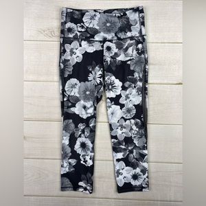 Old Navy Active Leggings Womens M Go Dry‎ Crop Floral Print Skinny Leg Pants B&W